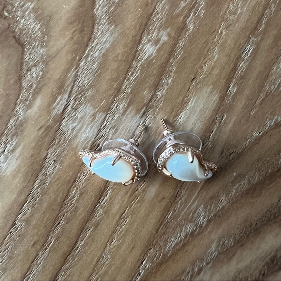 Kendra Scott Earrings Mother of Pearl Rose Gold - Picture 3 of 5